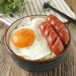 5分で完成★ウィンナー目玉焼き丼